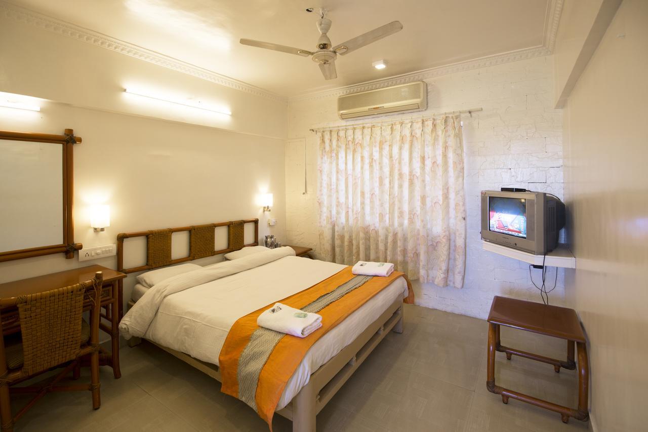 Hotel Rahil International Mahābaleshwar Exteriör bild